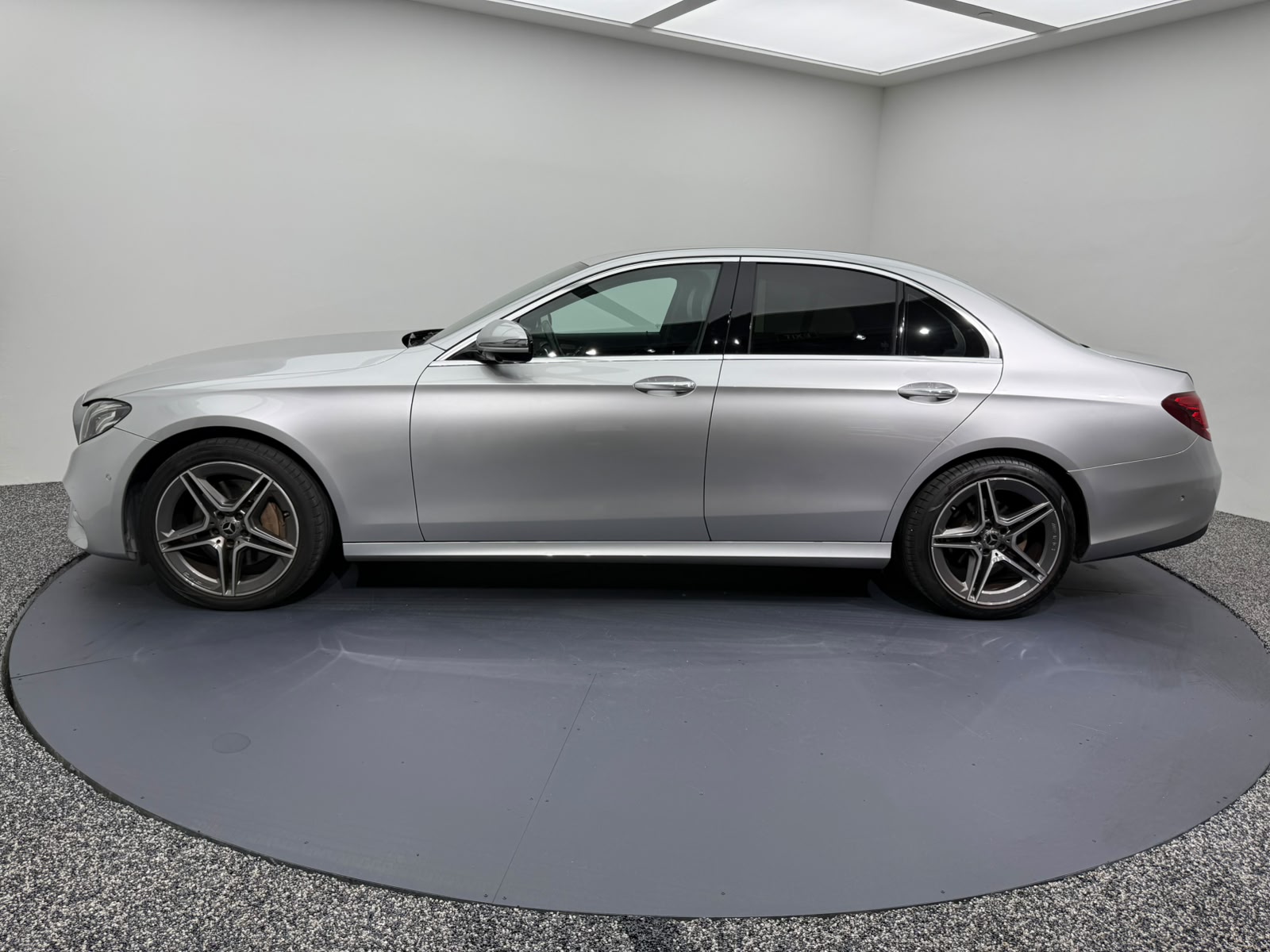 2016 Mercedes-Benz E200, photo 3