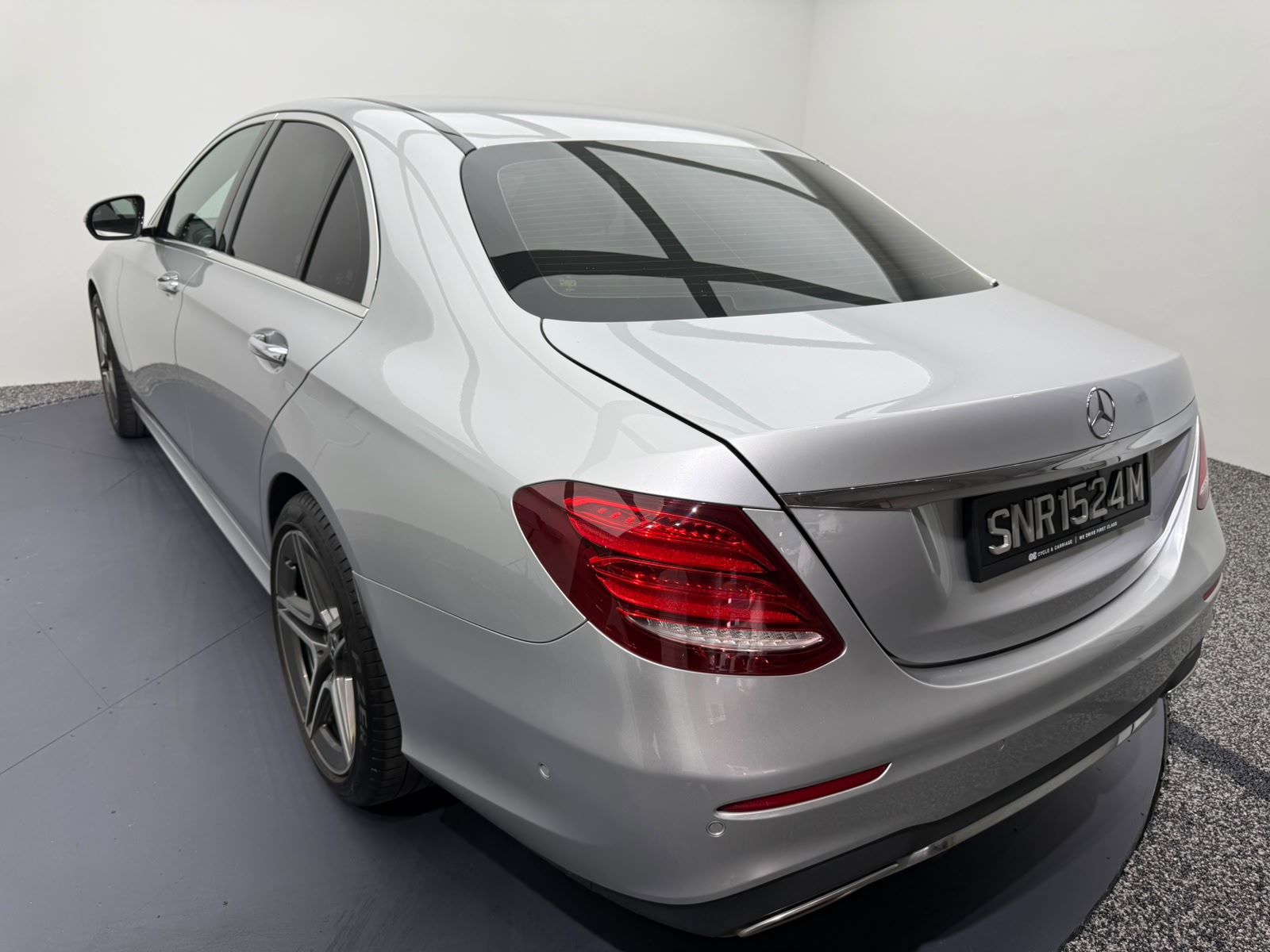 2016 Mercedes-Benz E200, photo 4