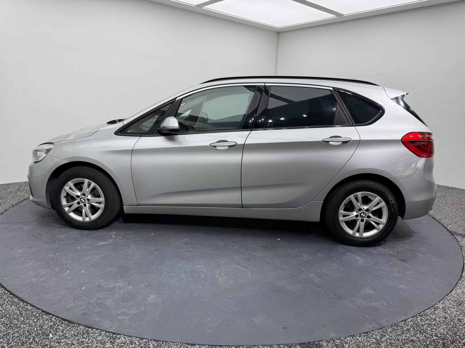 2017 BMW 216d, photo 3