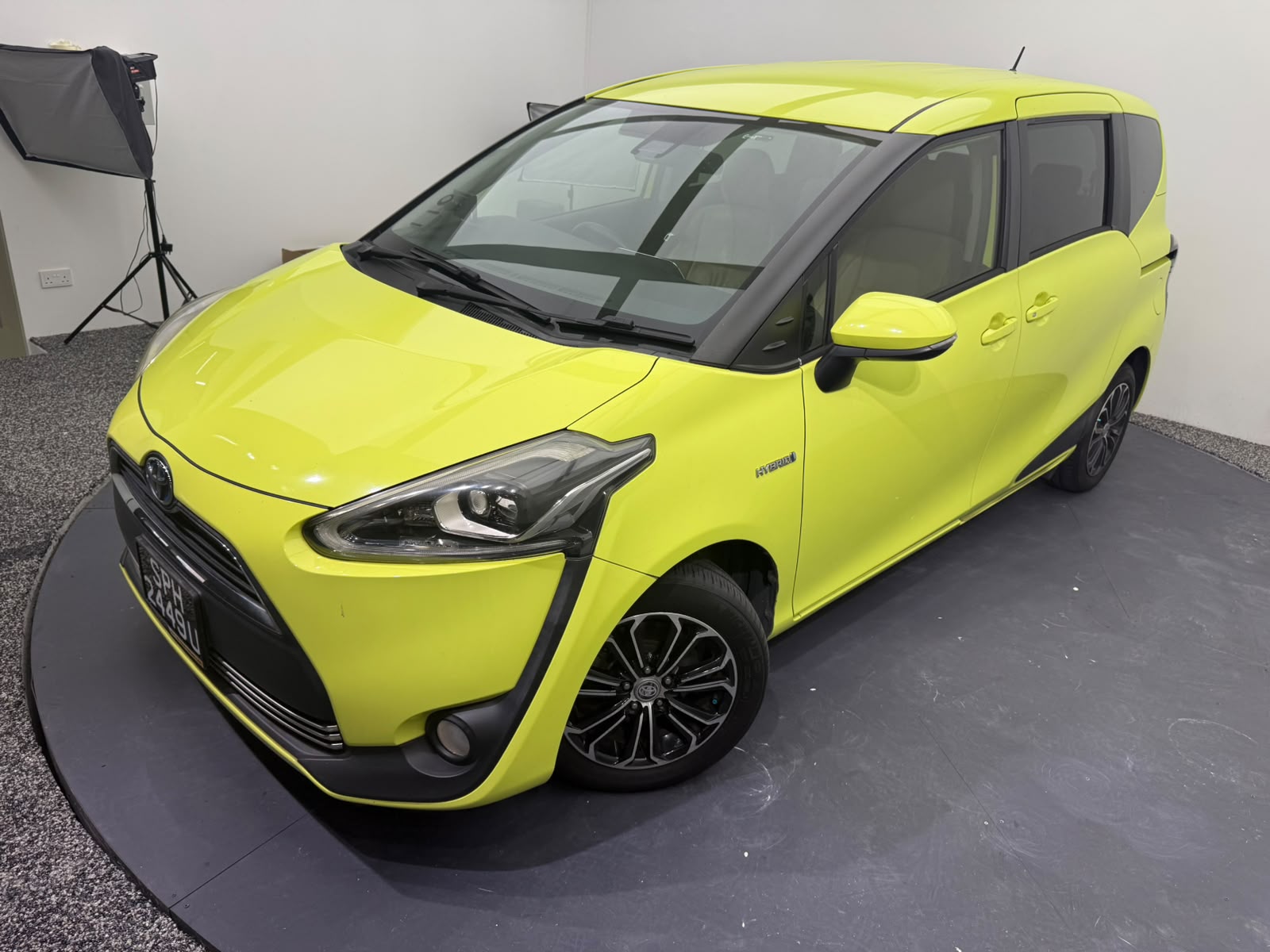 2016 Toyota Sienta, photo 2