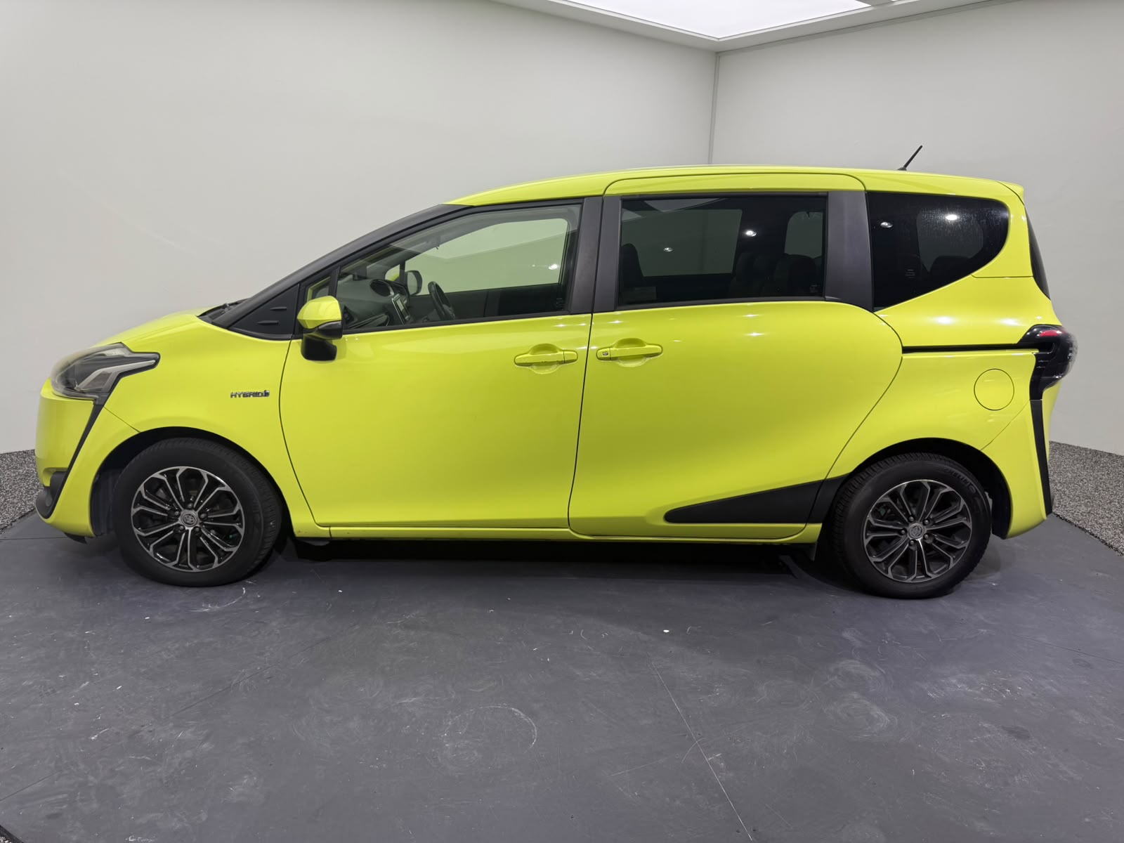 2016 Toyota Sienta, photo 3
