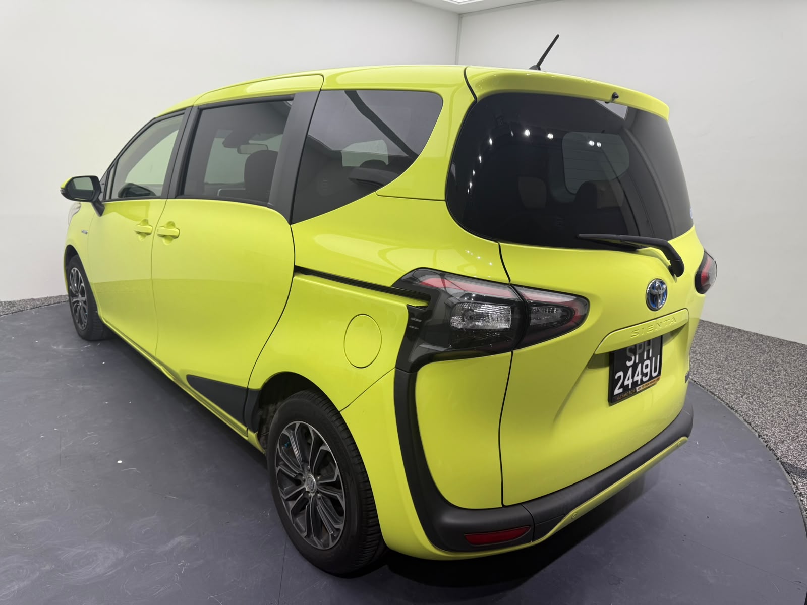 2016 Toyota Sienta, photo 4