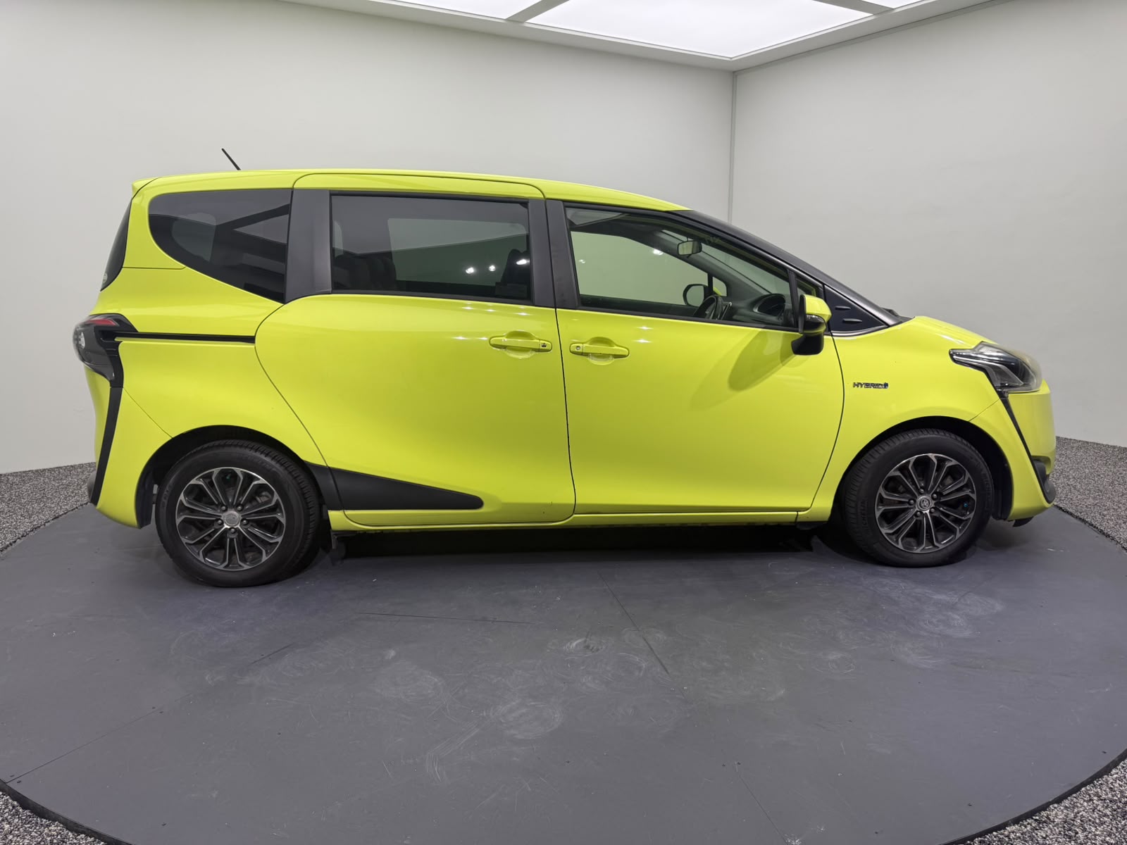 2016 Toyota Sienta, photo 7