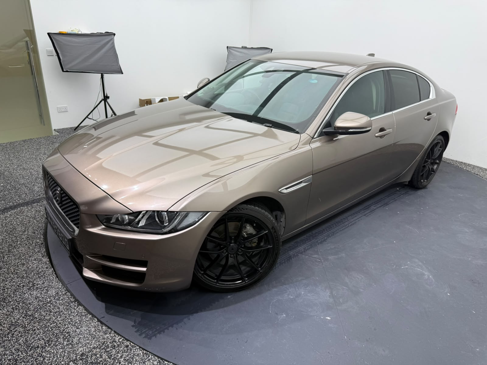 2016 Jaguar XE, photo 2