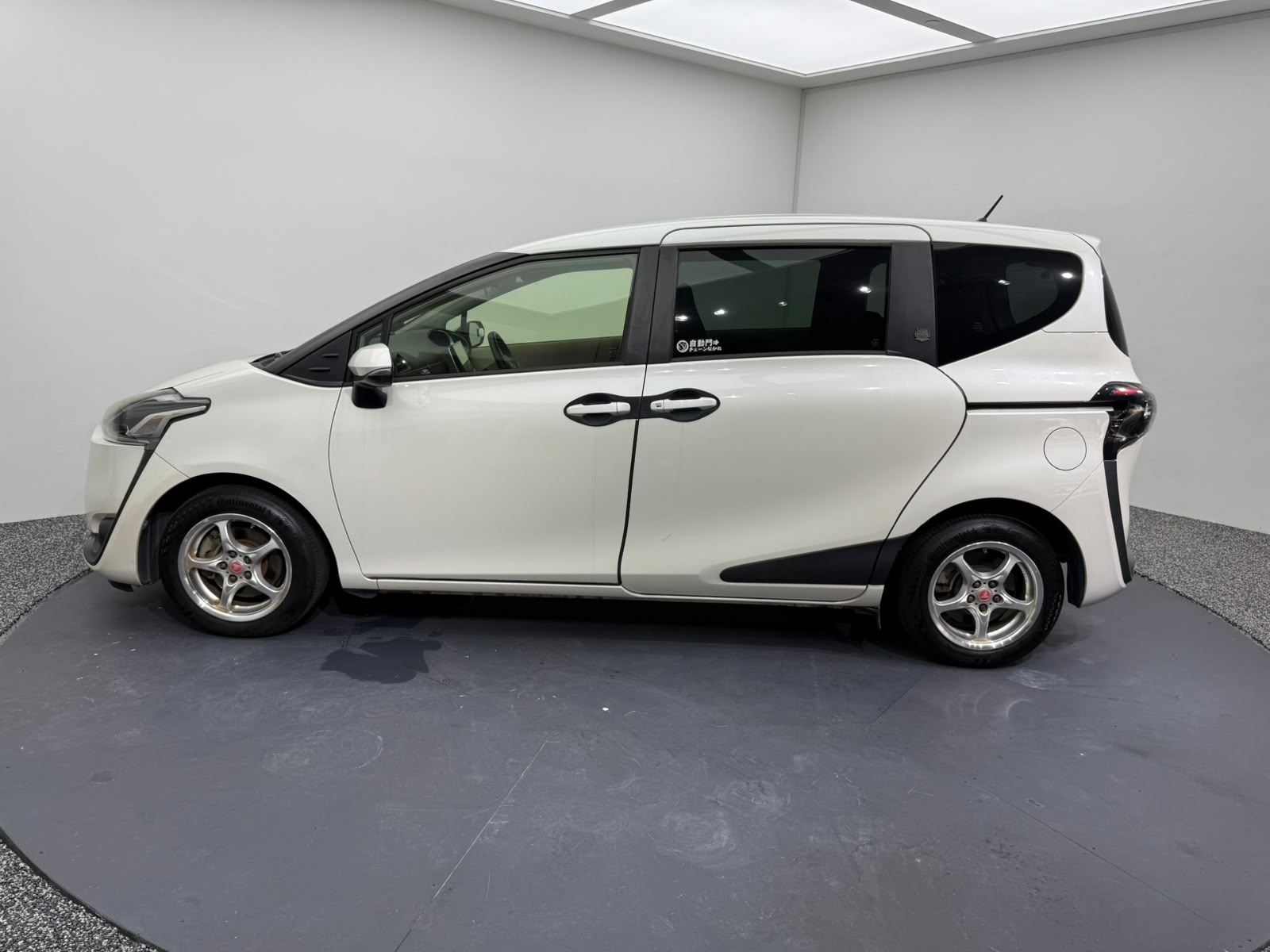 2016 Toyota Sienta, photo 3