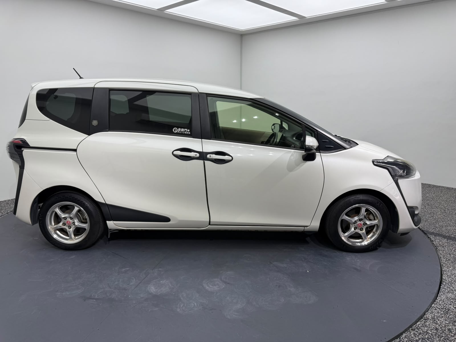 2016 Toyota Sienta, photo 7