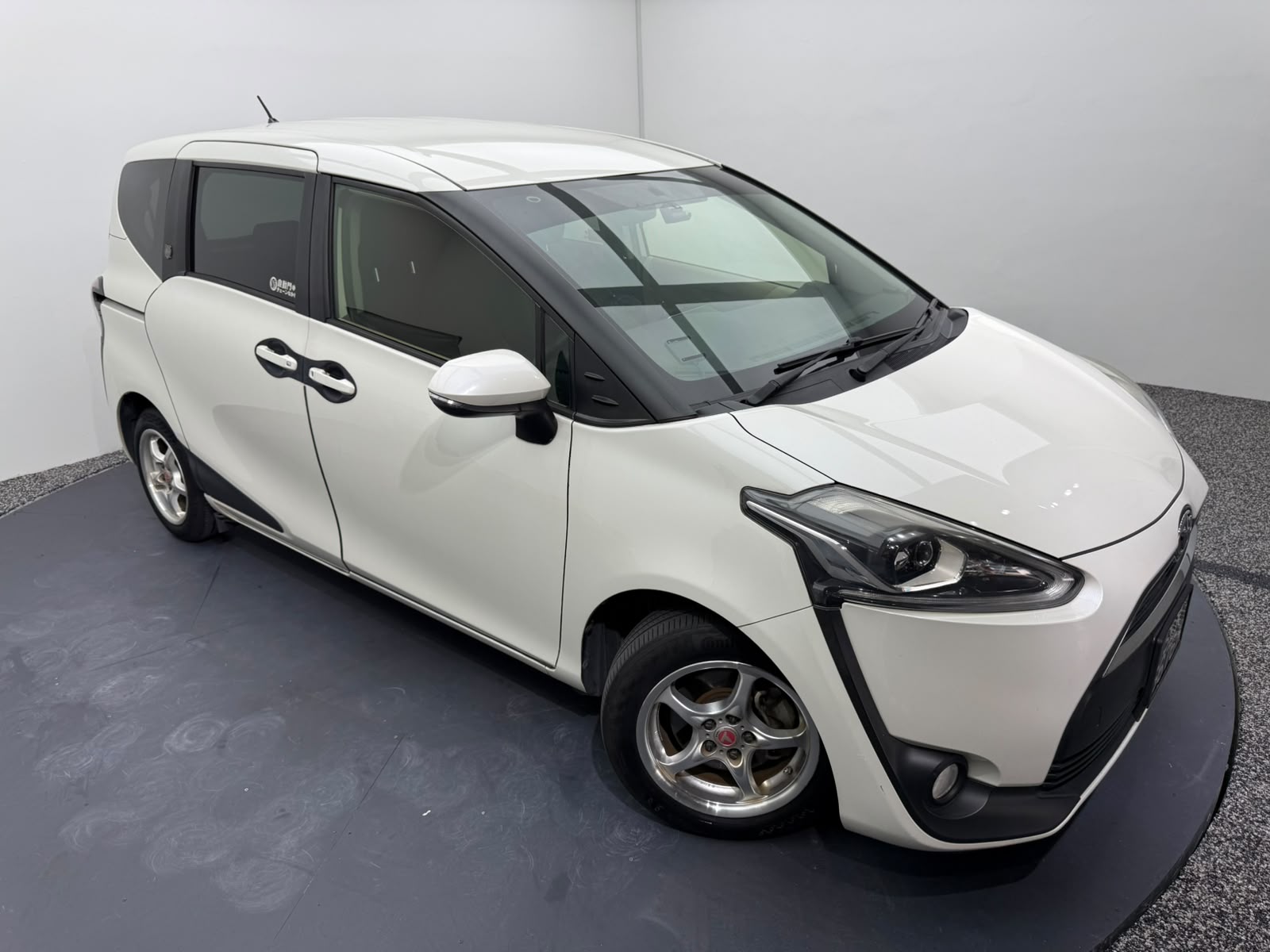 2016 Toyota Sienta, photo 8