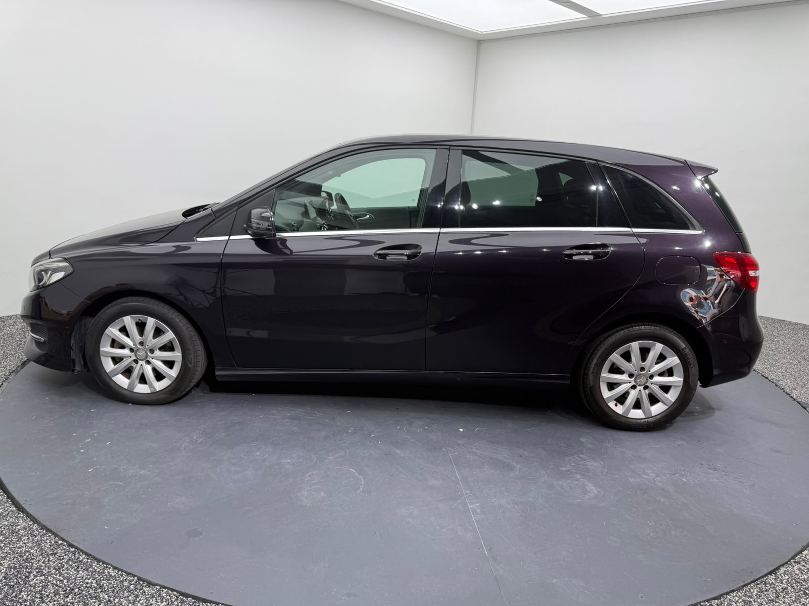 2016 Mercedes-Benz B180, photo 3