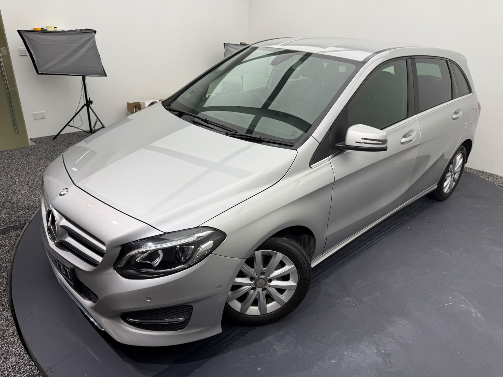 2016 Mercedes-Benz B180, photo 2