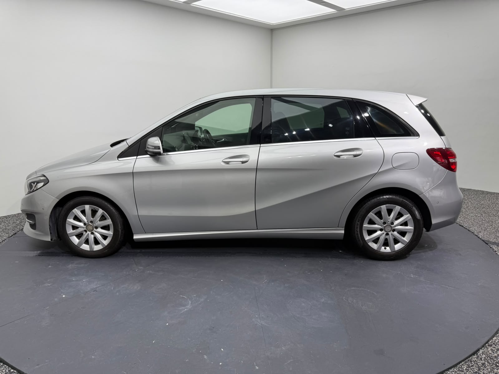 2016 Mercedes-Benz B180, photo 3