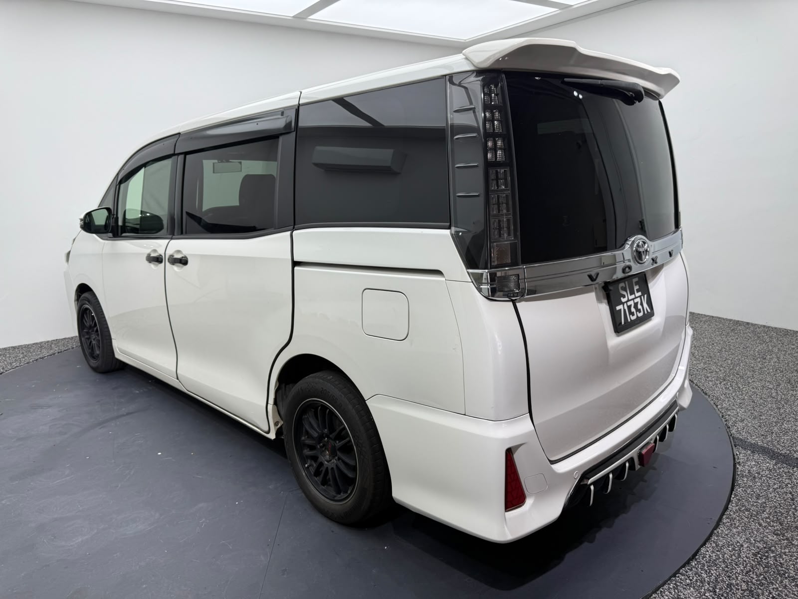 2015 Toyota Voxy, photo 4