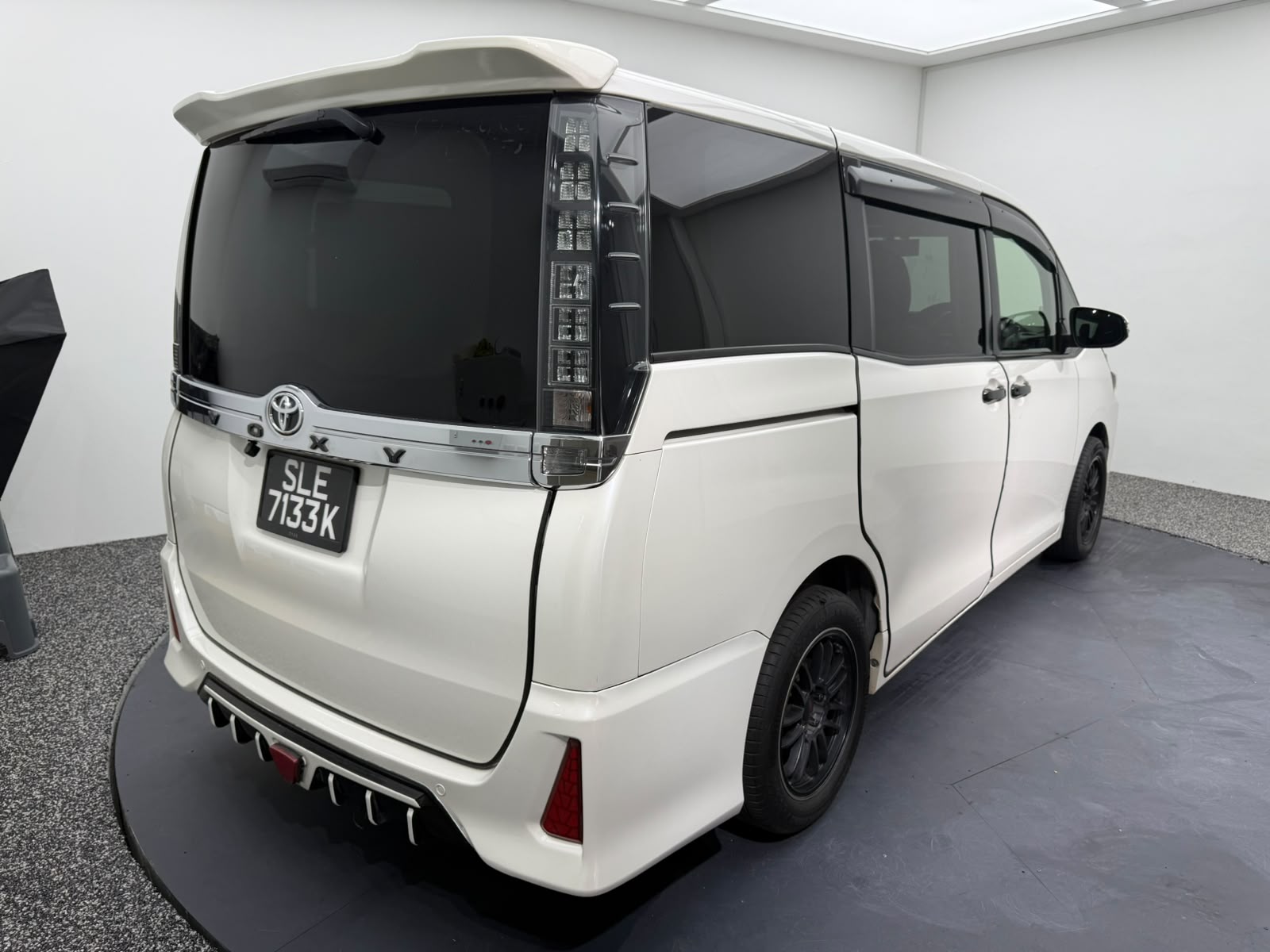 2015 Toyota Voxy, photo 6