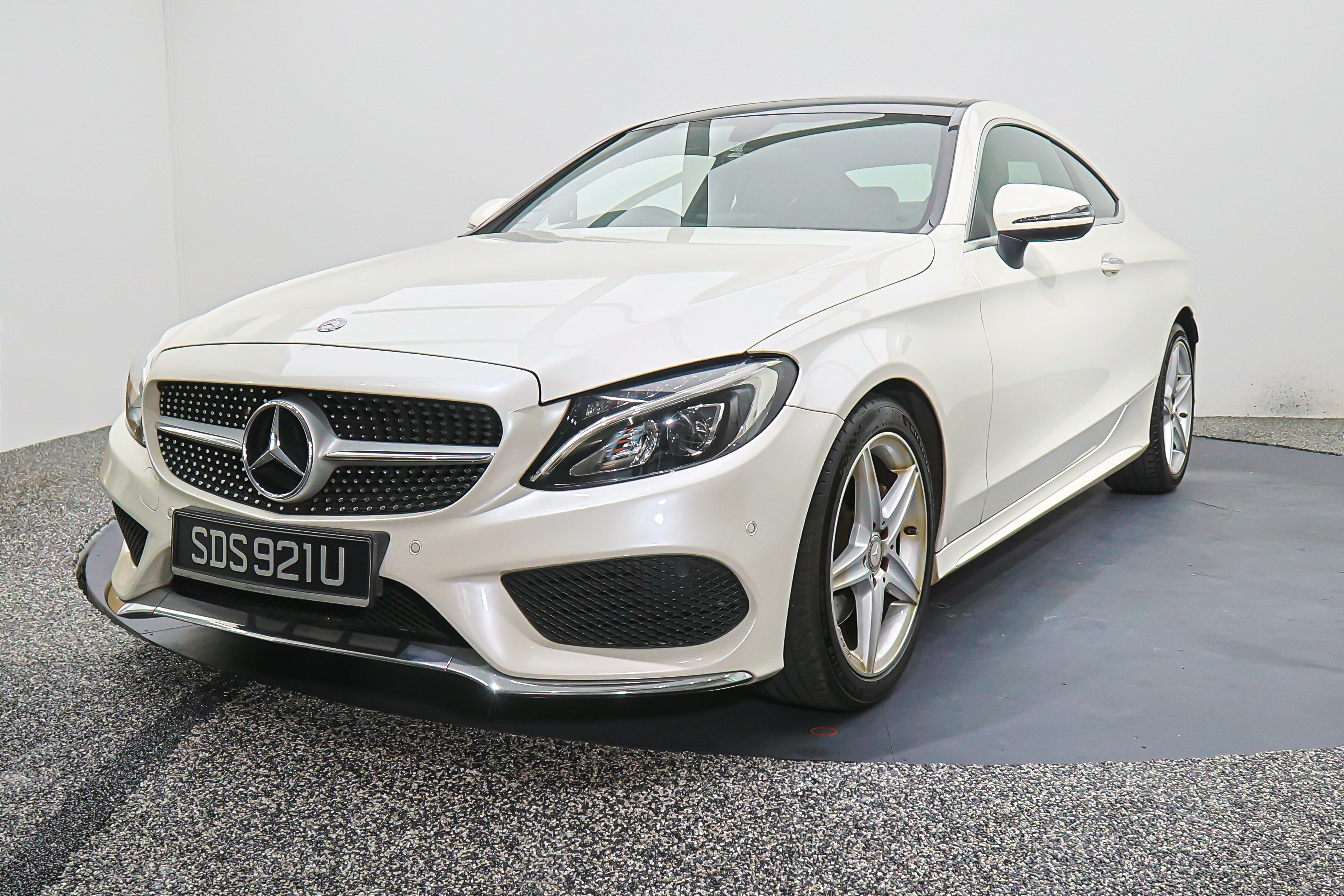 2015 Mercedes-Benz C200 Coupe, photo 2