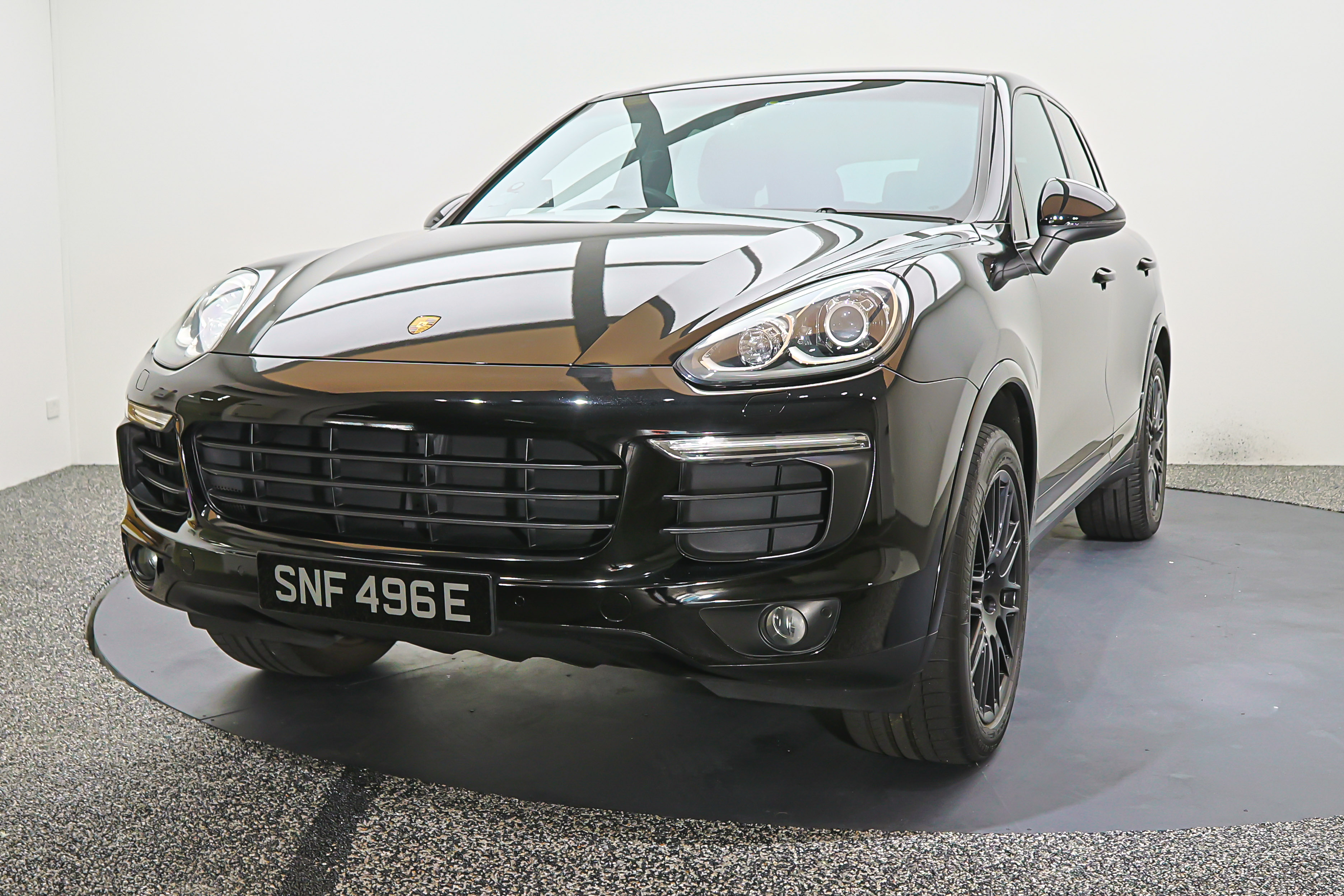 2017 Porsche Cayenne, photo 2