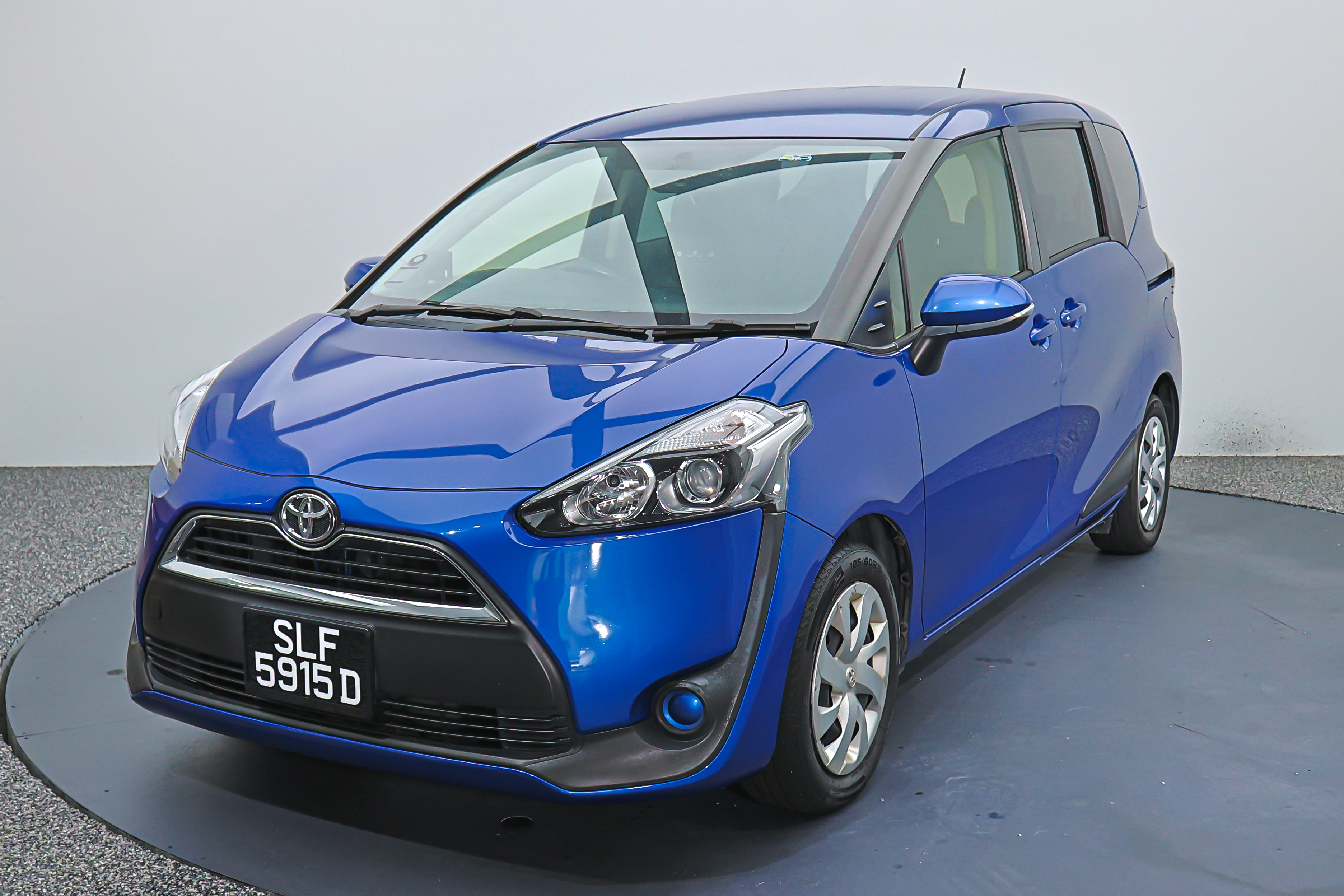 2016 Toyota Sienta, photo 2