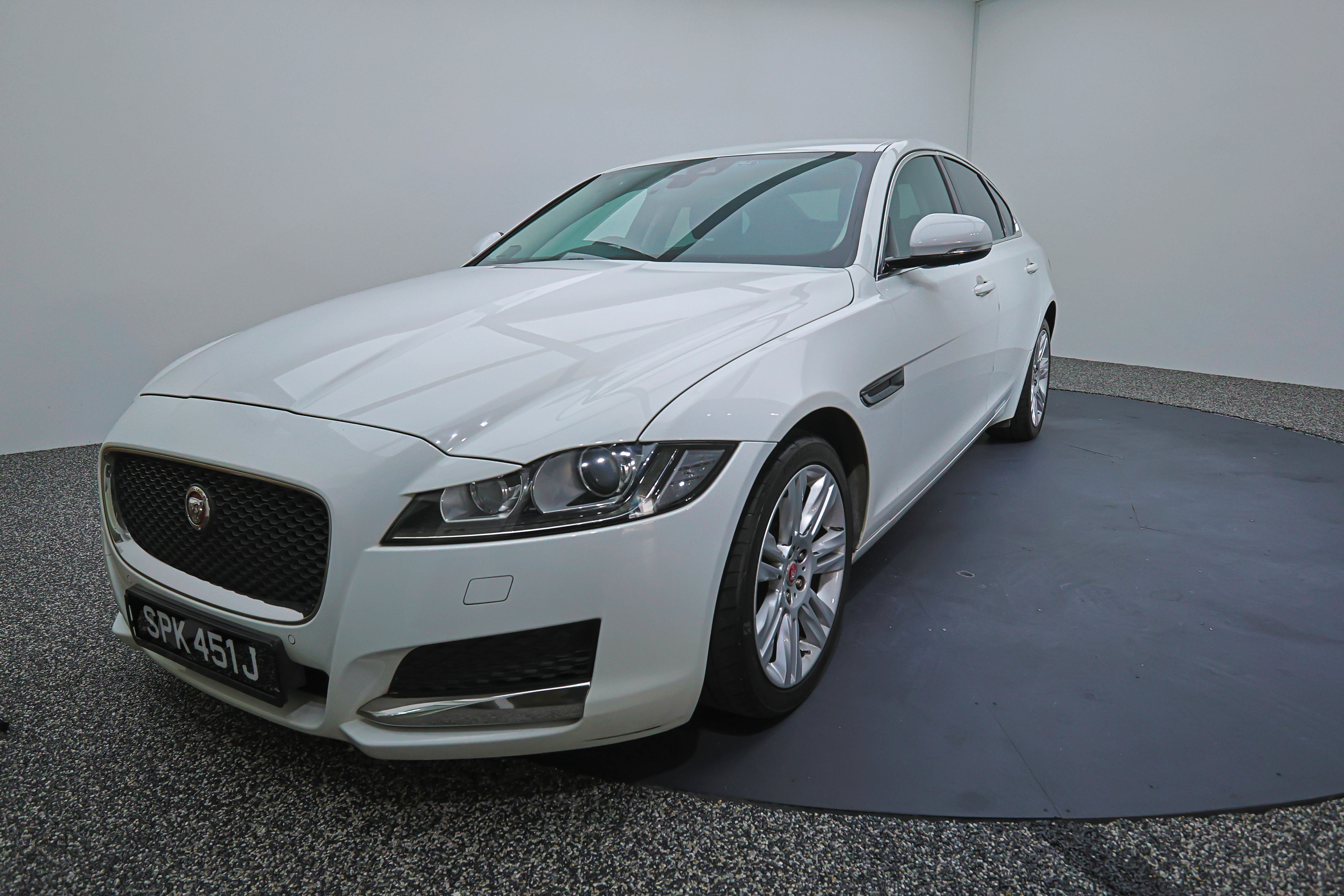 2016 Jaguar XF, photo 2