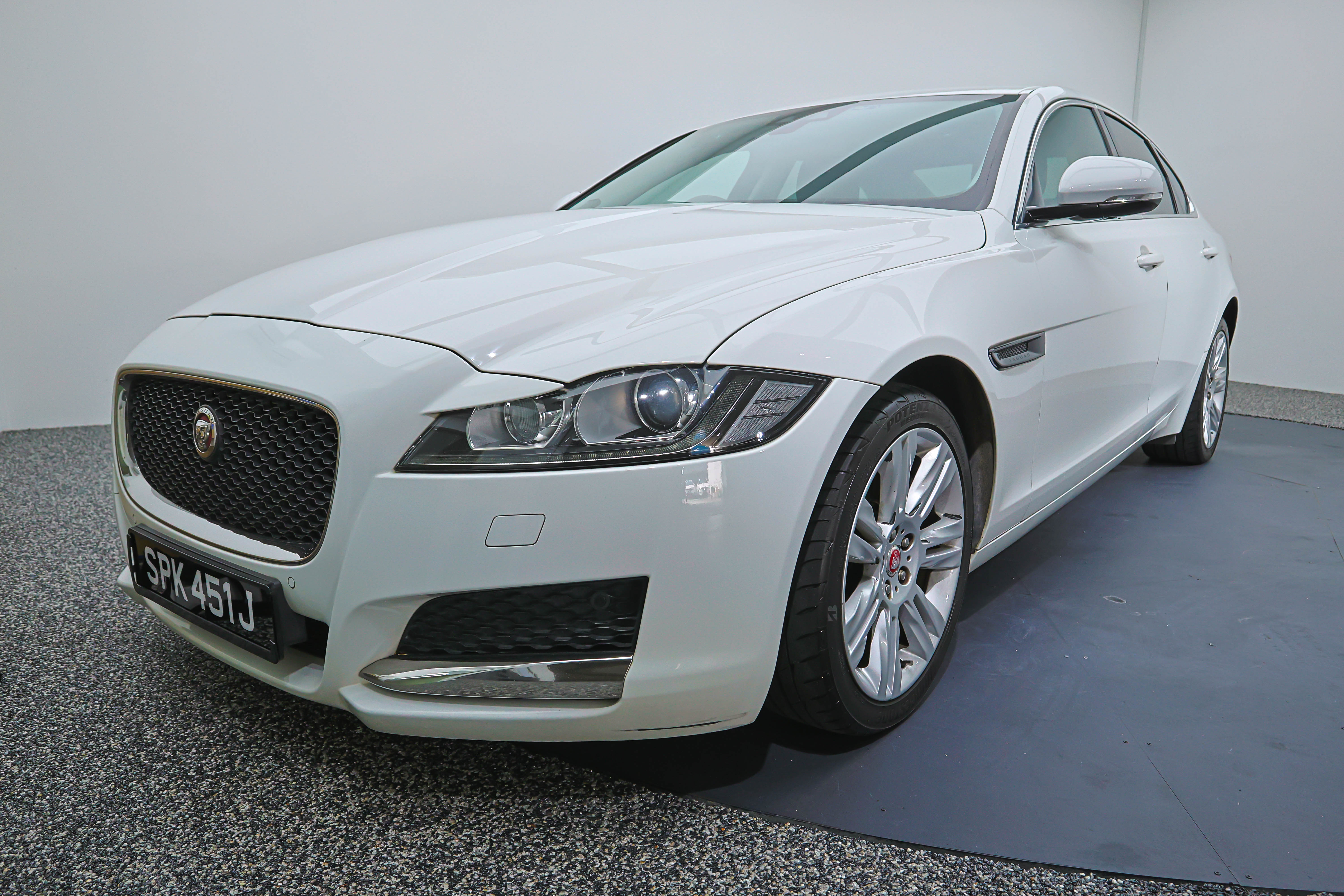 2016 Jaguar XF, photo 3
