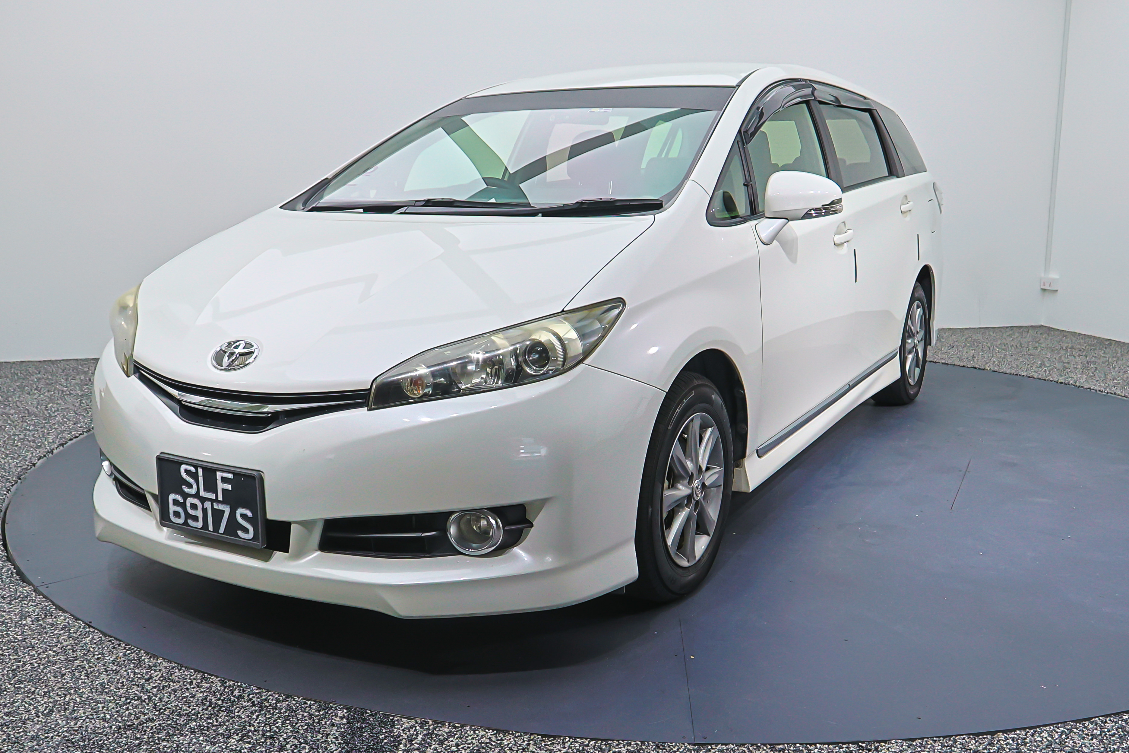 2016 Toyota Wish, photo 3