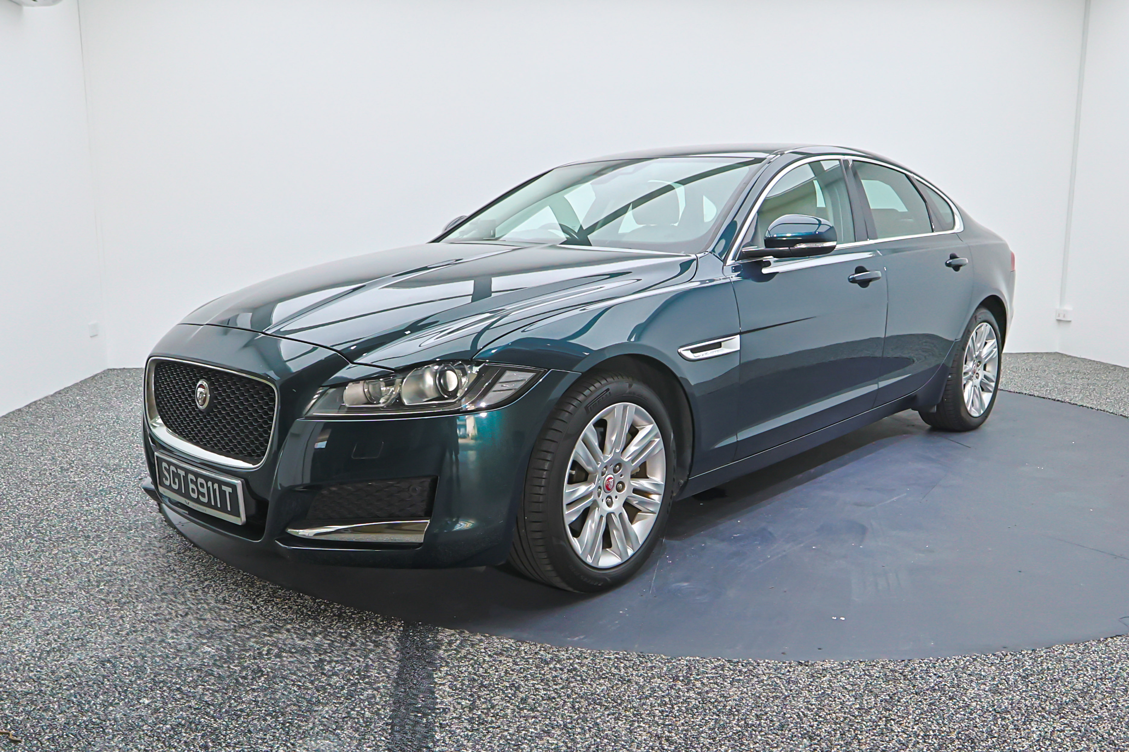 2016 Jaguar XF, photo 3