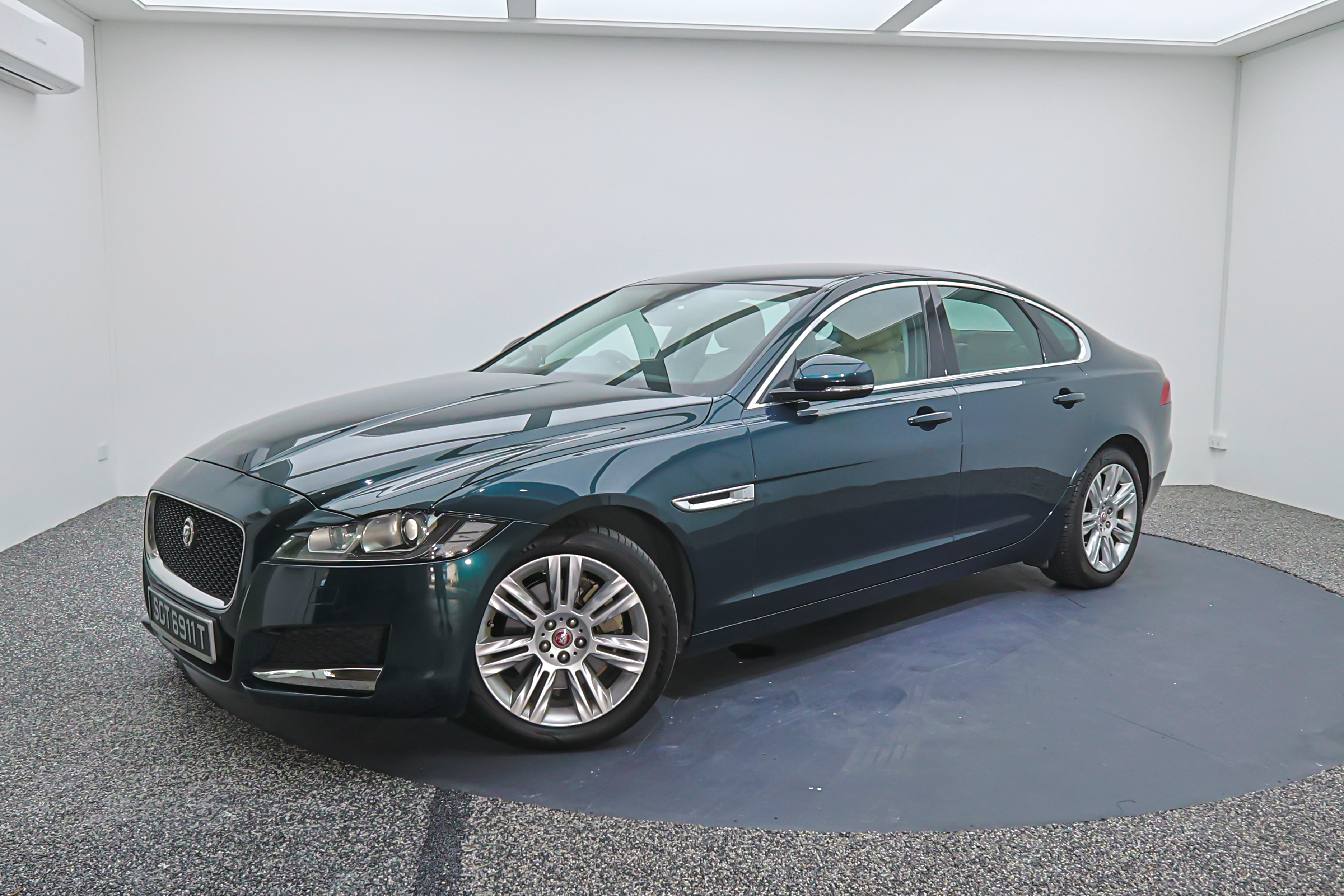 2016 Jaguar XF, photo 4