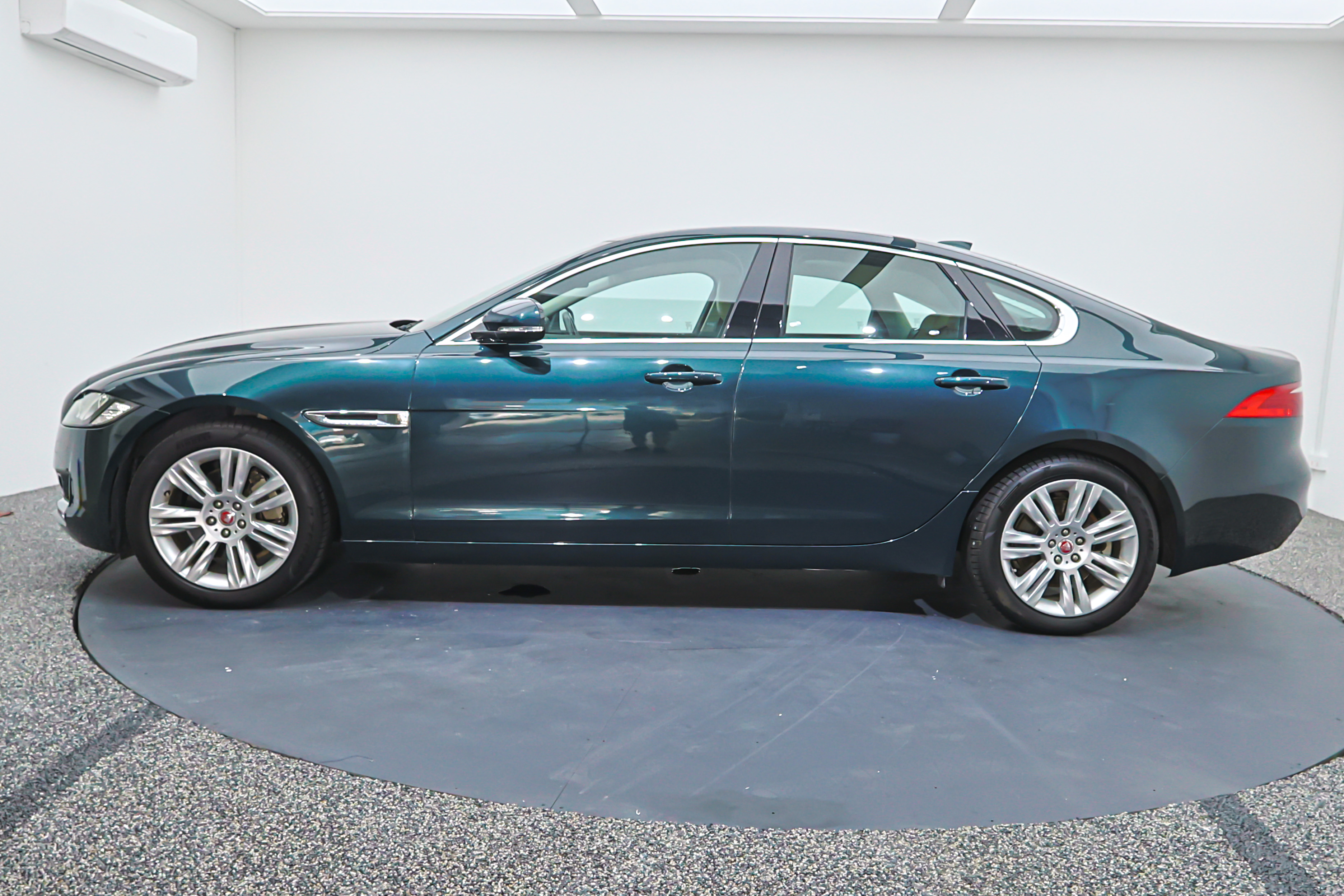 2016 Jaguar XF, photo 5