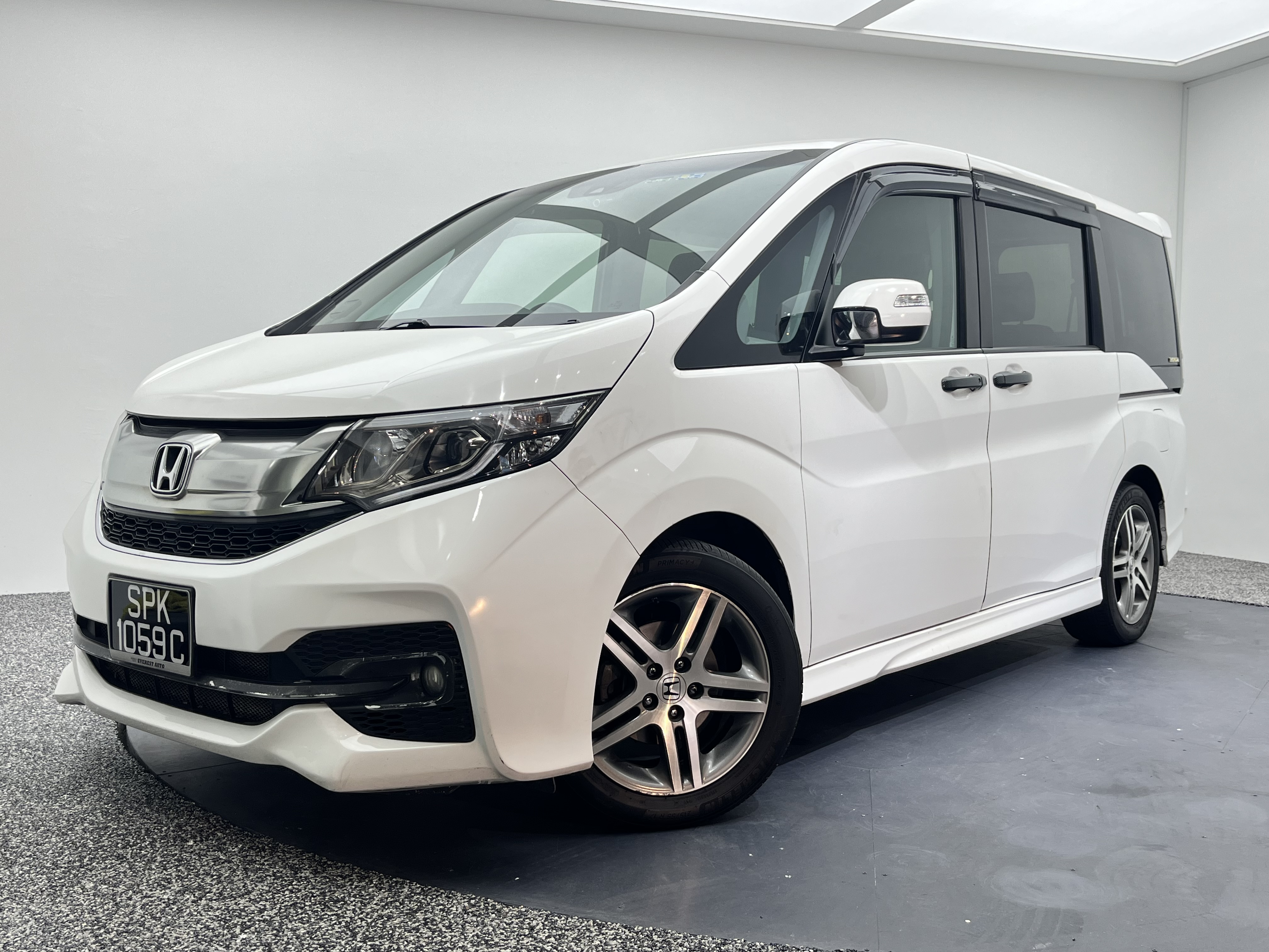 2016 Honda Stepwagon, photo 4