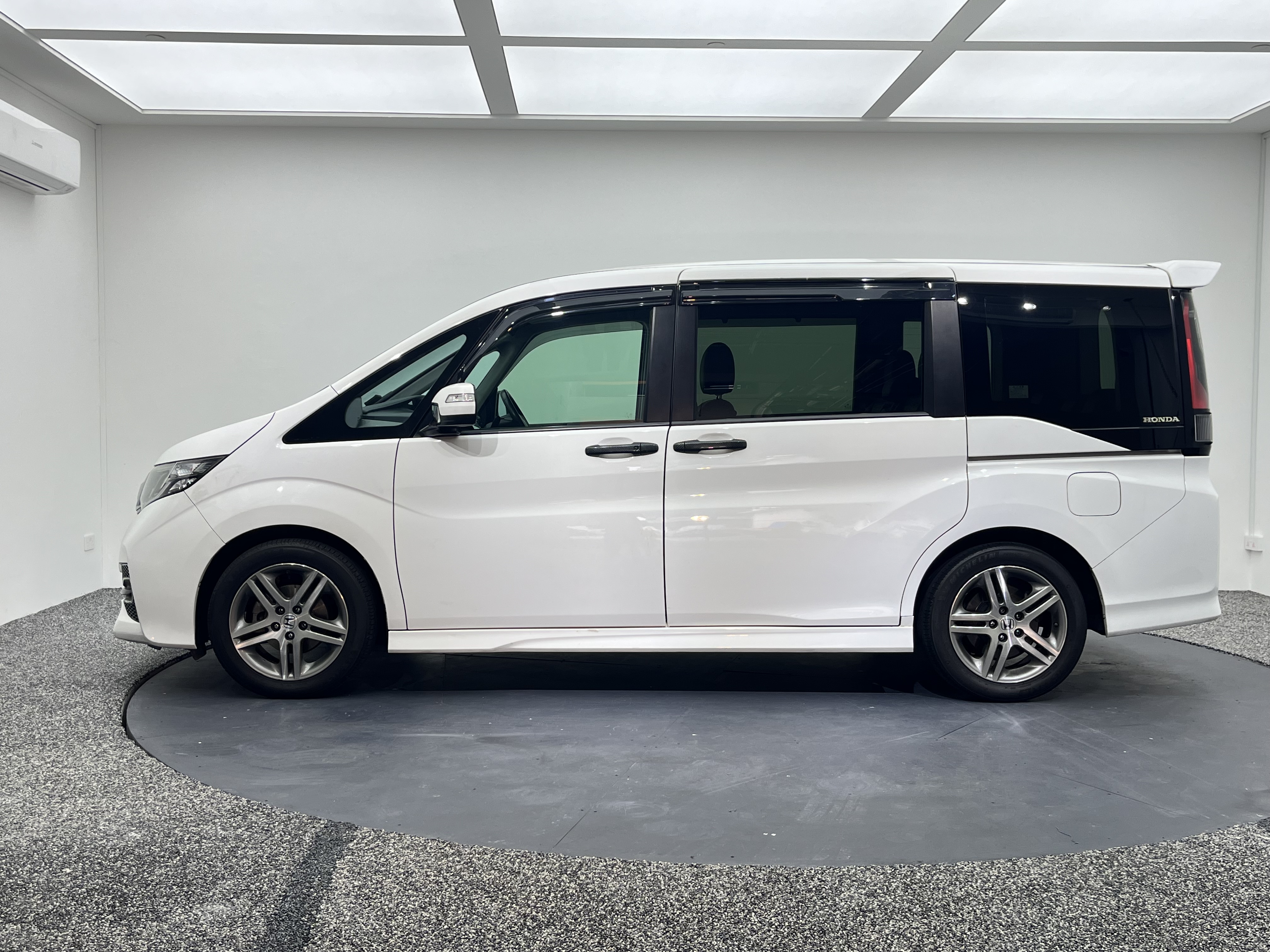 2016 Honda Stepwagon, photo 5