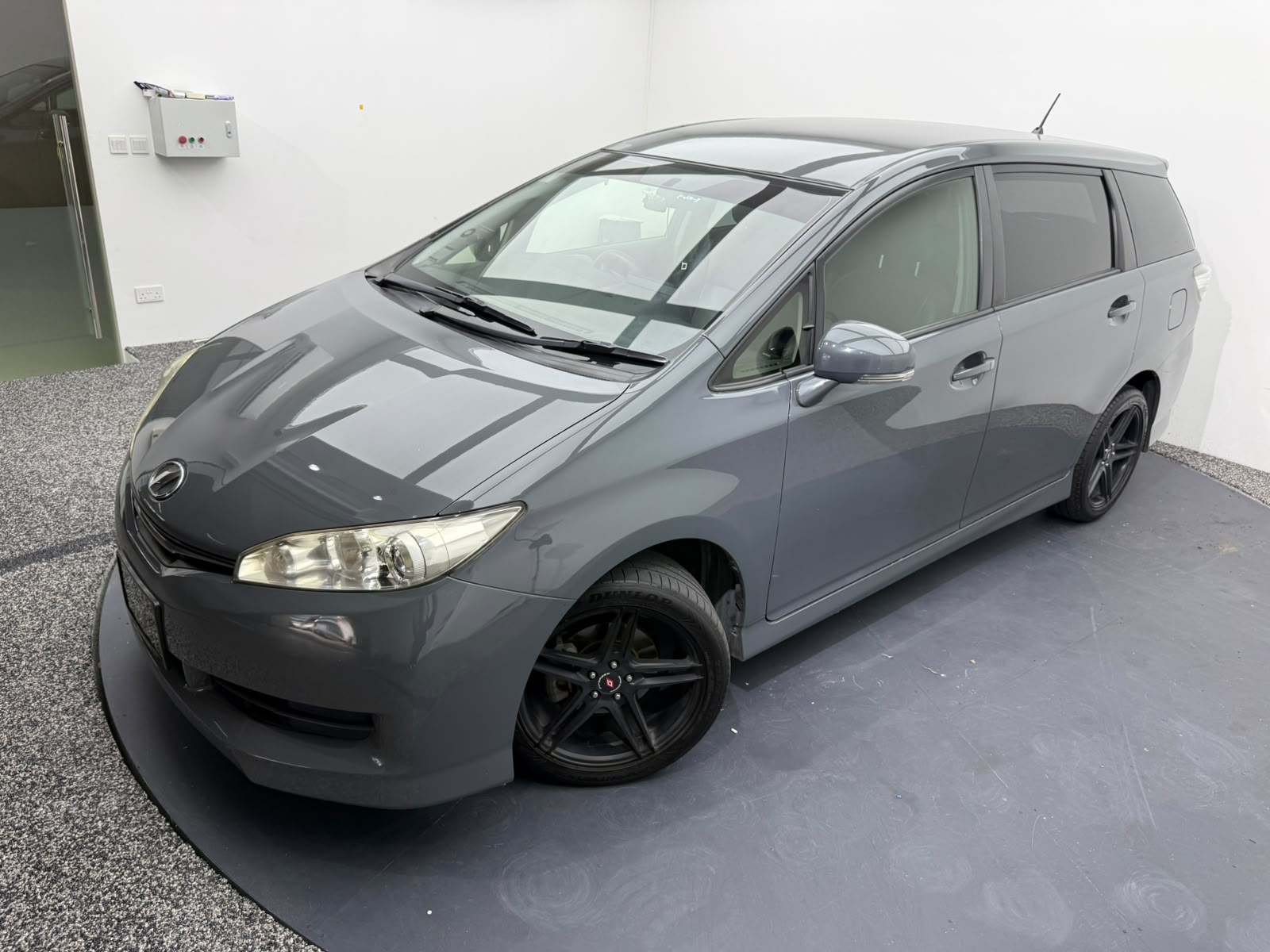 2016 Toyota Wish, photo 2