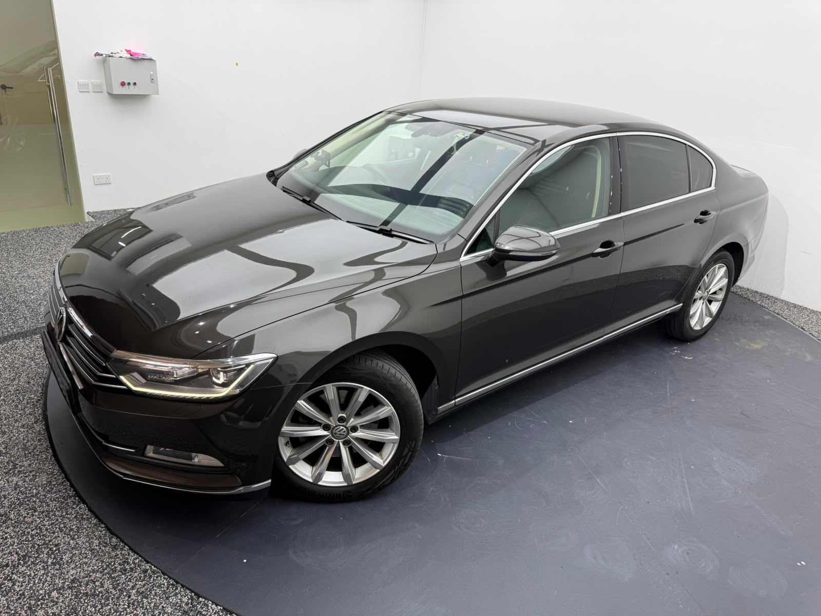 2015 Volkswagen Passat, photo 2