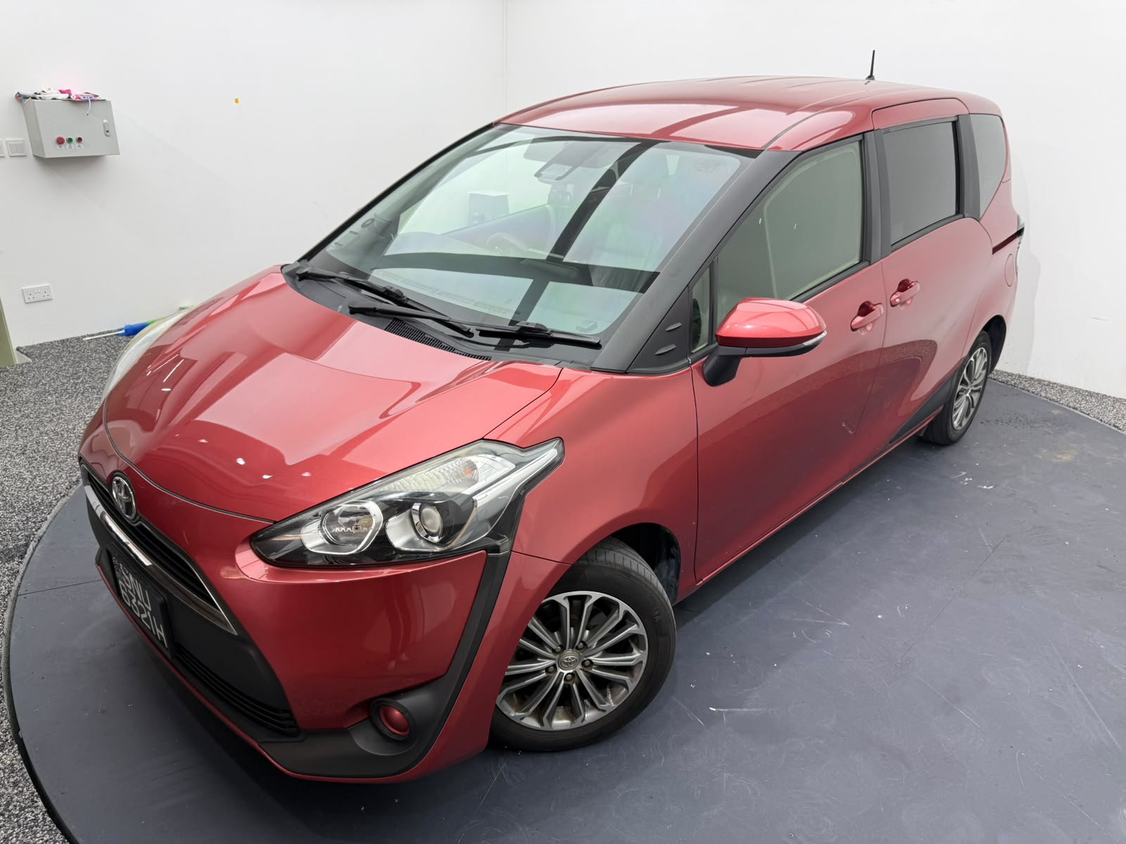 2016 Toyota Sienta, photo 2