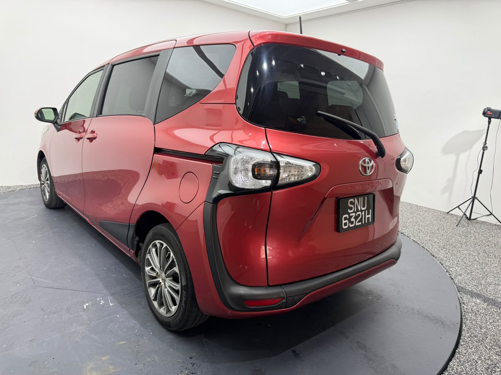 2016 Toyota Sienta, photo 4