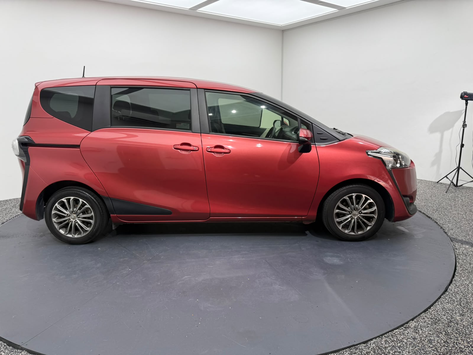 2016 Toyota Sienta, photo 7