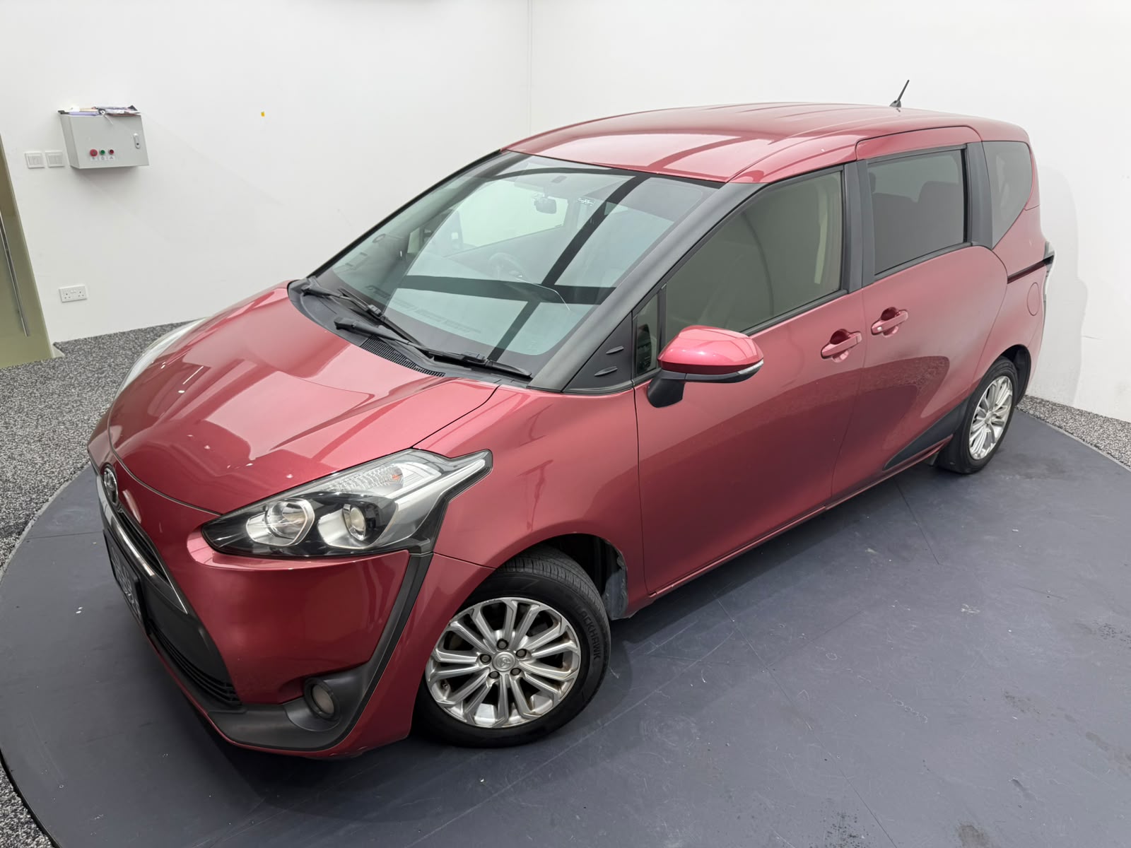 2016 Toyota Sienta, photo 2