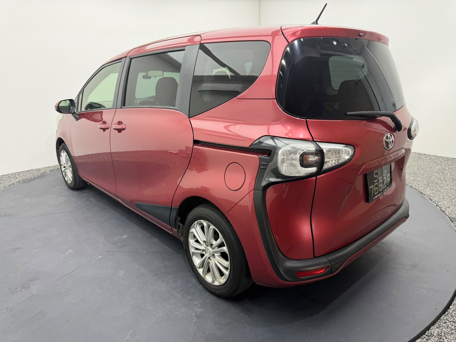 2016 Toyota Sienta, photo 4