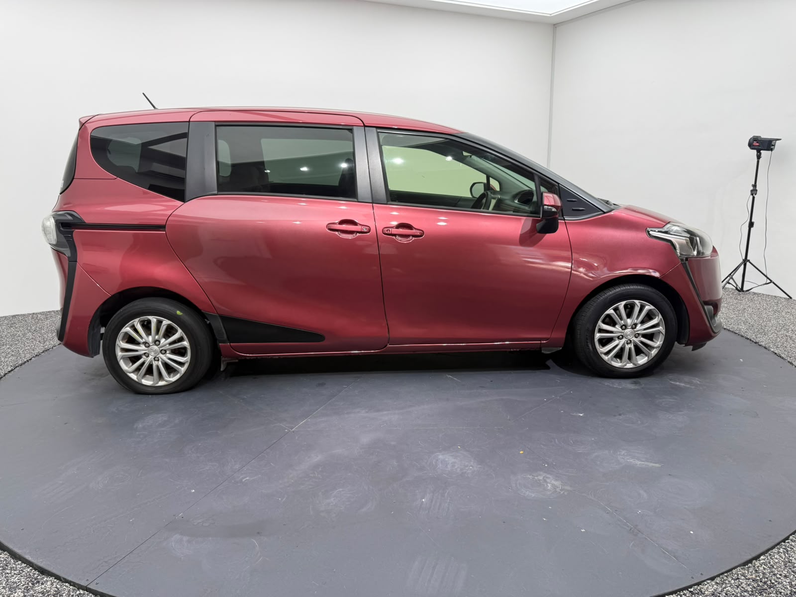 2016 Toyota Sienta, photo 7