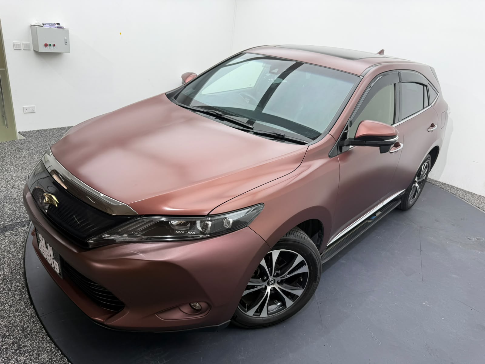 2016 Toyota Harrier, photo 2
