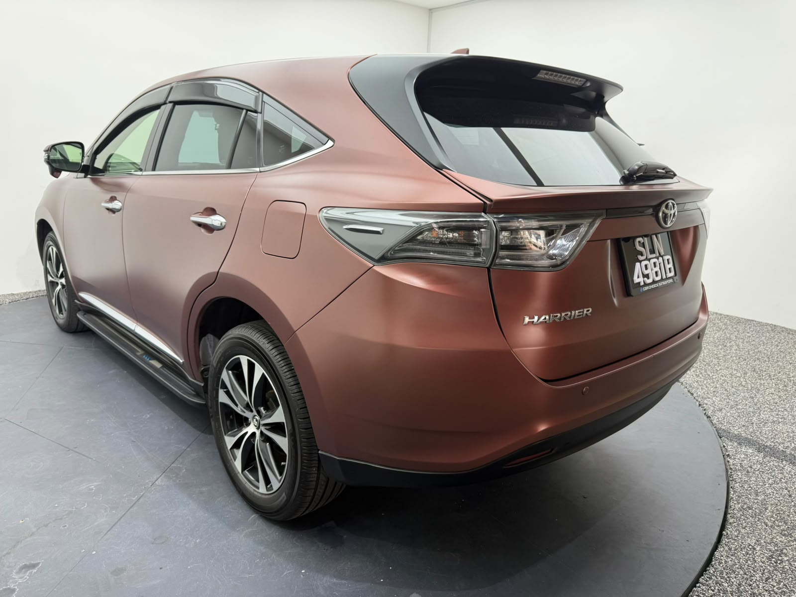 2016 Toyota Harrier, photo 4