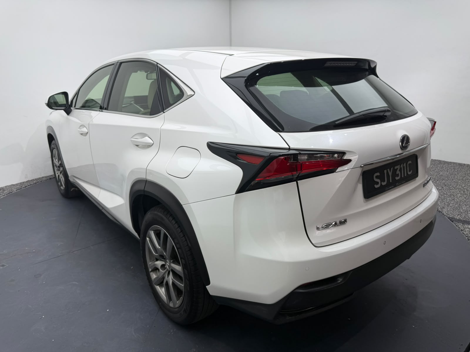 2016 Lexus NX300H, photo 4