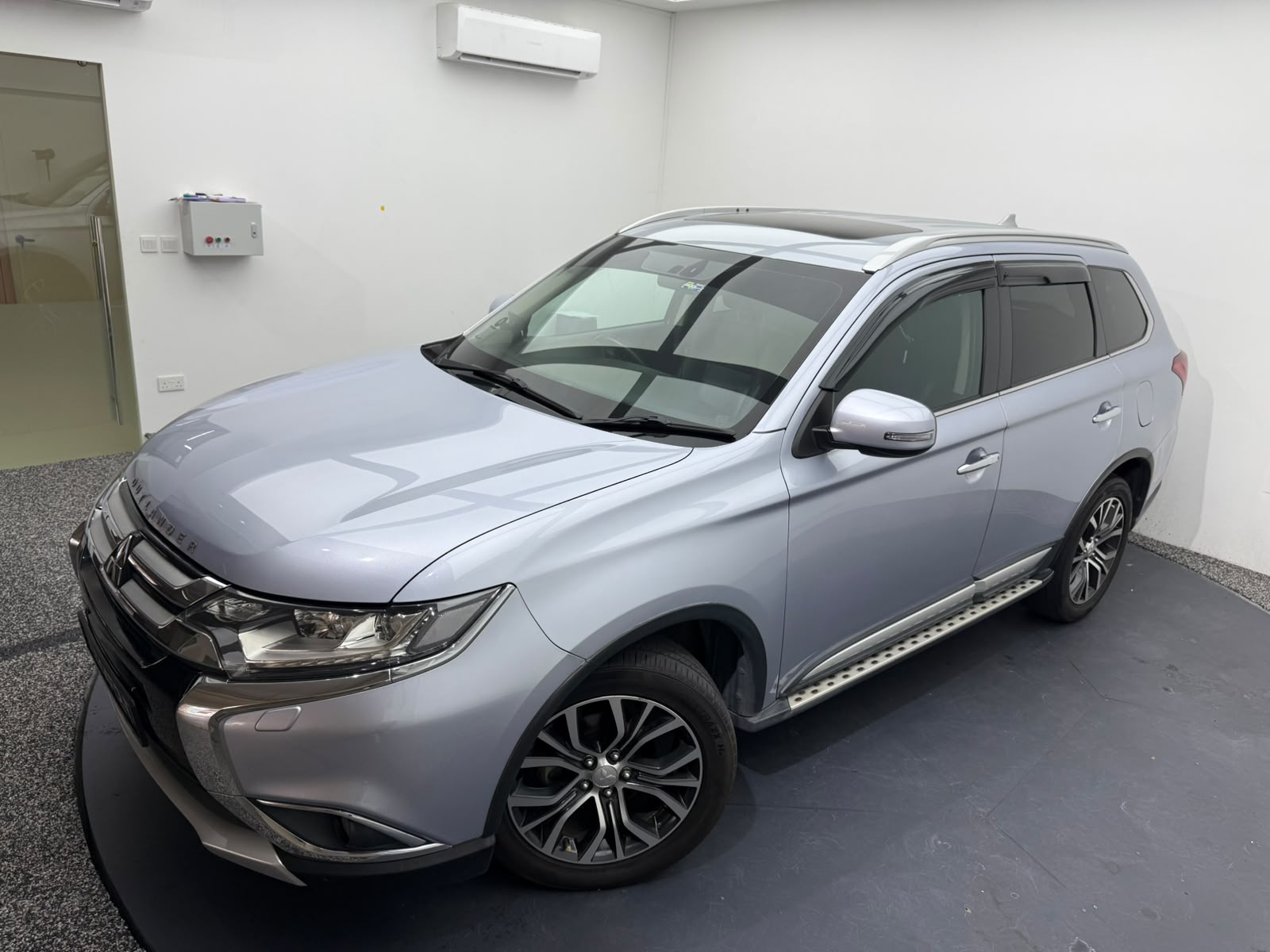 2016 Mitsubishi Outlander, photo 2