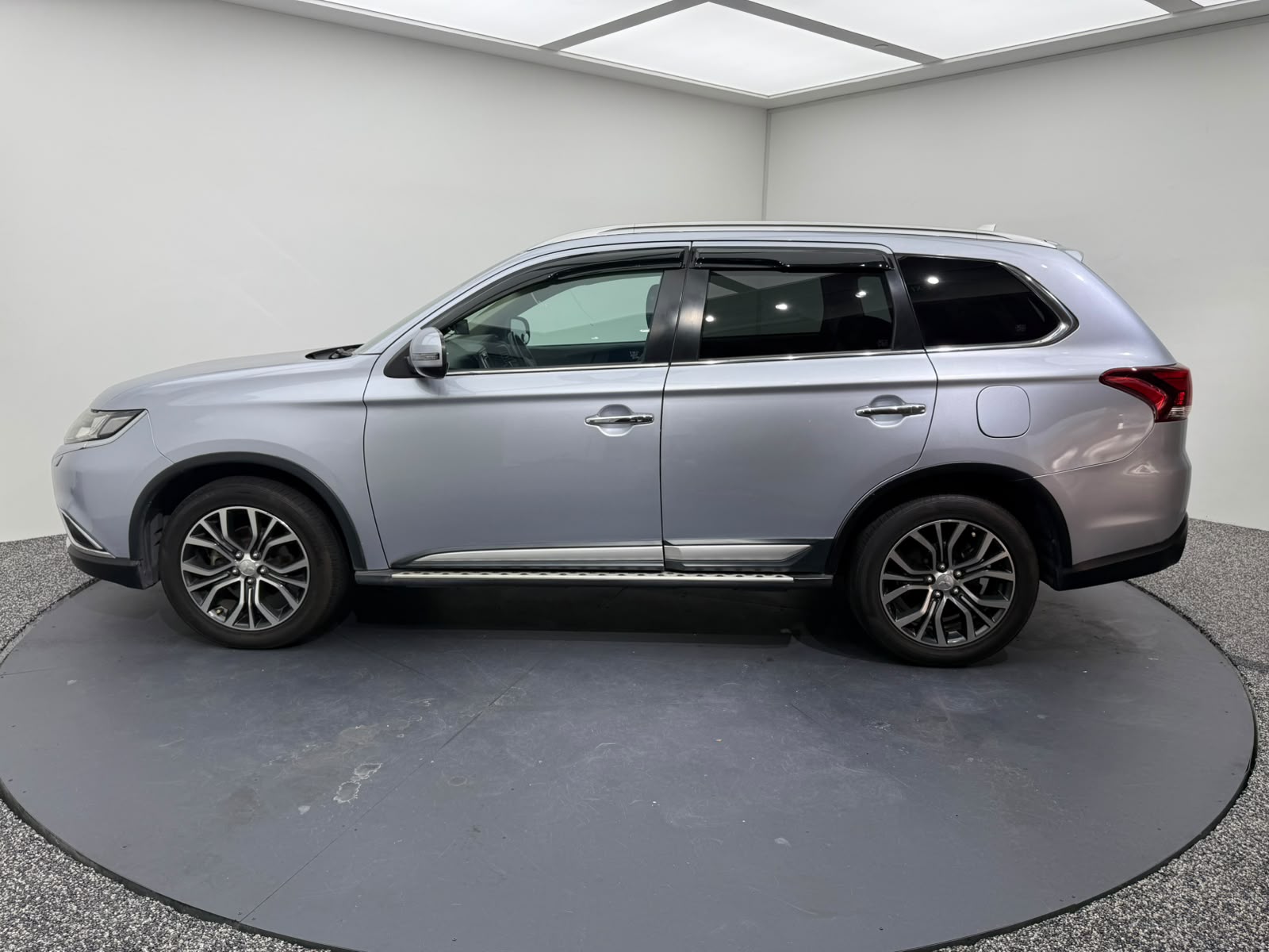 2016 Mitsubishi Outlander, photo 3