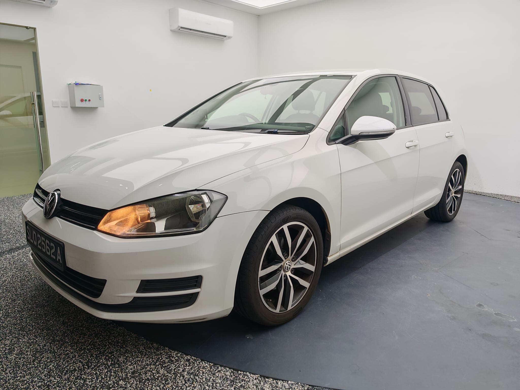 2016 Volkswagen Golf, photo 2